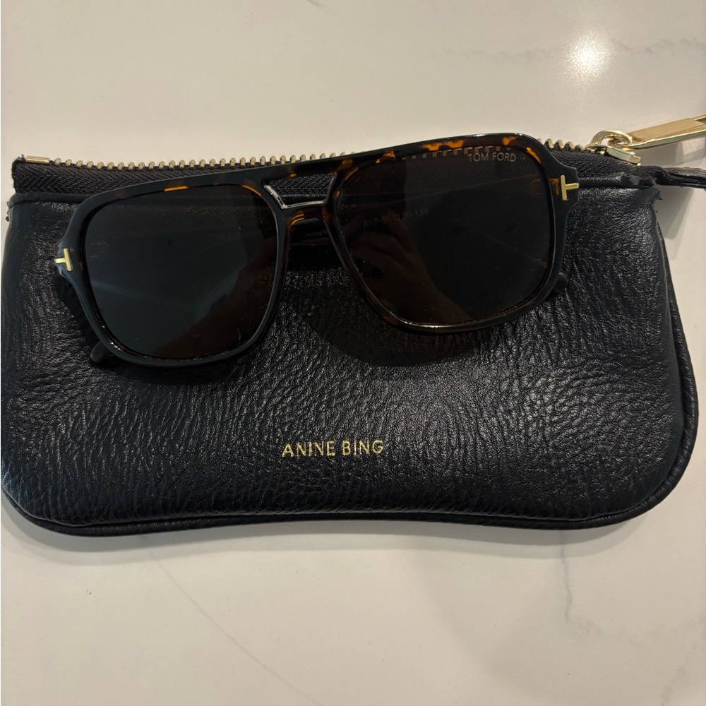 Tortoise Shell Aviator Sunglass - Picture 2 of 3